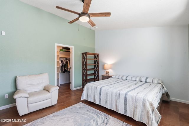 821 N Silverleaf Oak Place, Tucson, AZ 85710