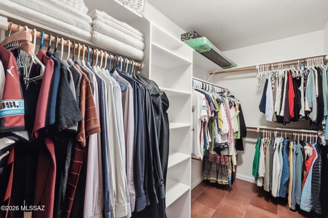 821 N Silverleaf Oak Place, Tucson, AZ 85710