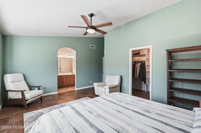 821 N Silverleaf Oak Place, Tucson, AZ 85710