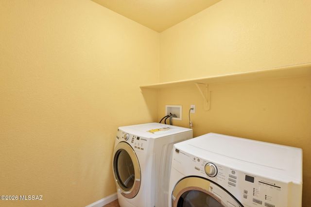 821 N Silverleaf Oak Place, Tucson, AZ 85710