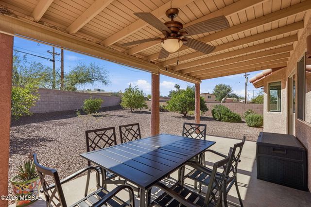 821 N Silverleaf Oak Place, Tucson, AZ 85710
