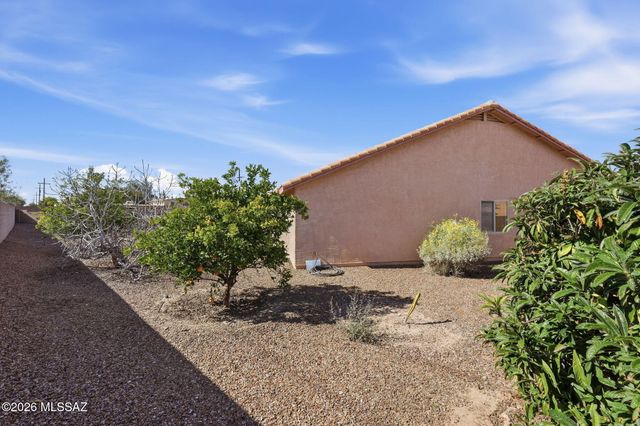 821 N Silverleaf Oak Place, Tucson, AZ 85710