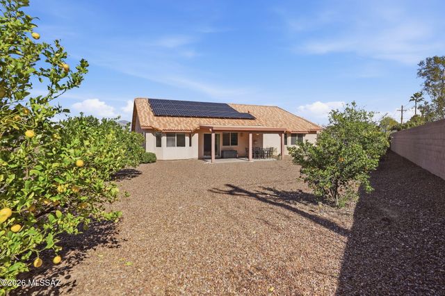 821 N Silverleaf Oak Place, Tucson, AZ 85710