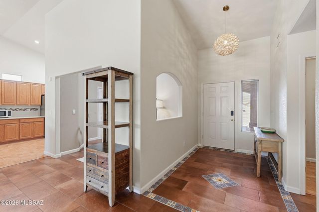 821 N Silverleaf Oak Place, Tucson, AZ 85710