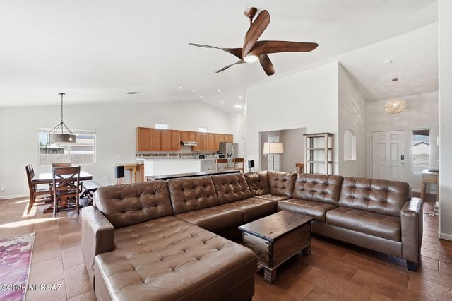 821 N Silverleaf Oak Place, Tucson, AZ 85710