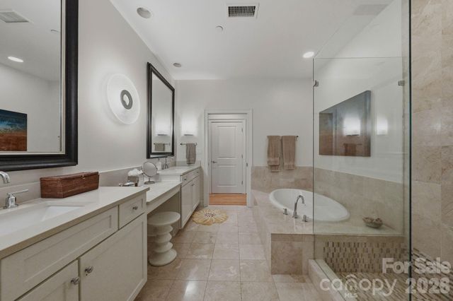 435 S Tryon Street 904, Charlotte, NC 28202