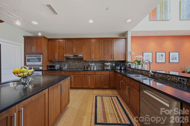 435 S Tryon Street 904, Charlotte, NC 28202