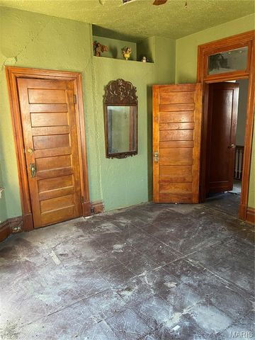 4453 Athlone Avenue, St Louis, MO 63115