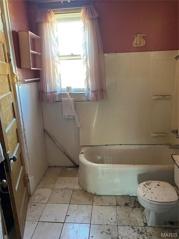 4453 Athlone Avenue, St Louis, MO 63115