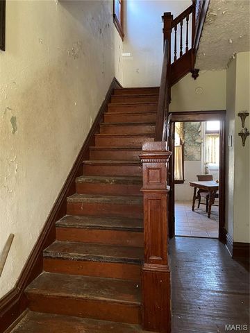 4453 Athlone Avenue, St Louis, MO 63115