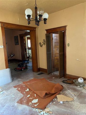 4453 Athlone Avenue, St Louis, MO 63115