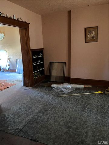 4453 Athlone Avenue, St Louis, MO 63115