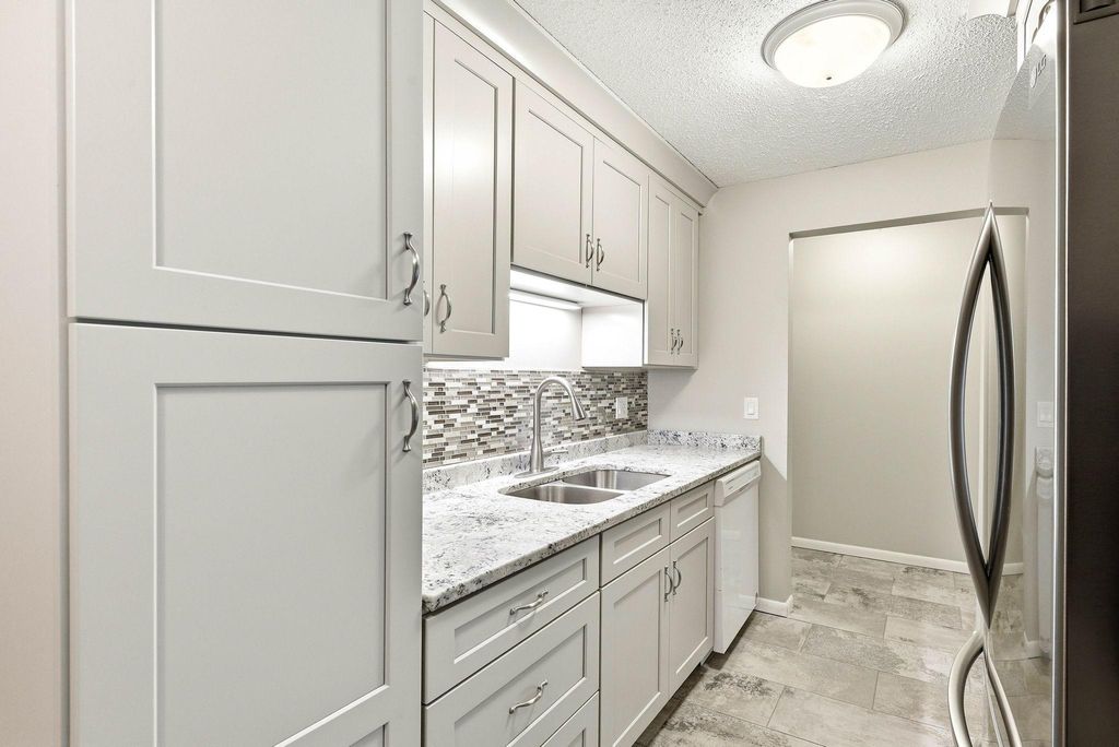 3399 Kent Street 306, Shoreview, MN 55126 — exterior
