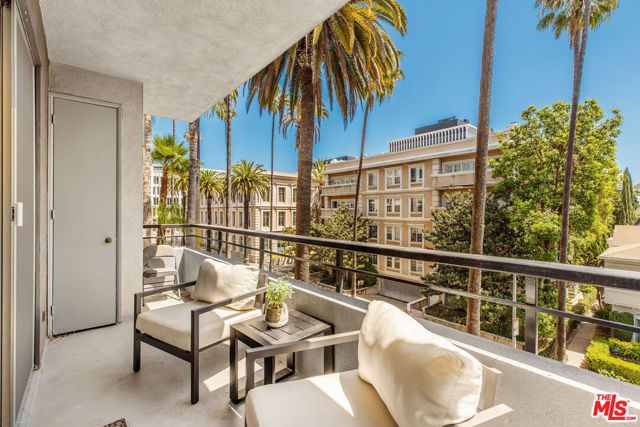 121 S Palm Drive 403, Beverly Hills, CA 90212