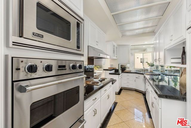 121 S Palm Drive 403, Beverly Hills, CA 90212