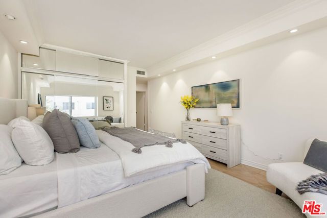 121 S Palm Drive 403, Beverly Hills, CA 90212