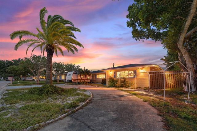 9735 50TH AVENUE N, Madeira Beach, FL 33708