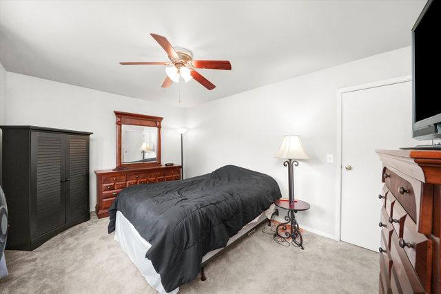 1S670 Manchester Lane, Warrenville, IL 60555