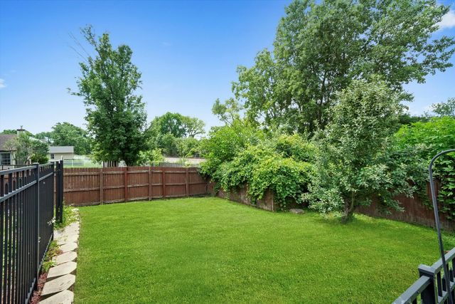 1S670 Manchester Lane, Warrenville, IL 60555