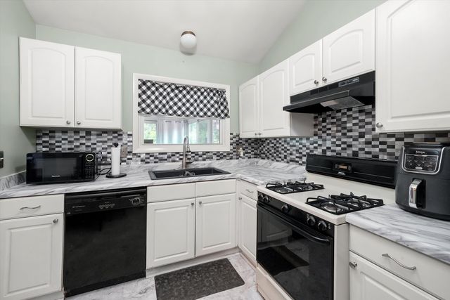 1S670 Manchester Lane, Warrenville, IL 60555