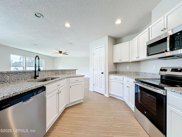 11855 ALEXANDRA Drive, Jacksonville, FL 32218