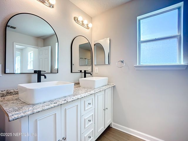 11855 ALEXANDRA Drive, Jacksonville, FL 32218