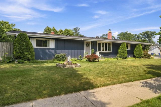1632 Parkway DRIVE, Port Washington, WI 53074