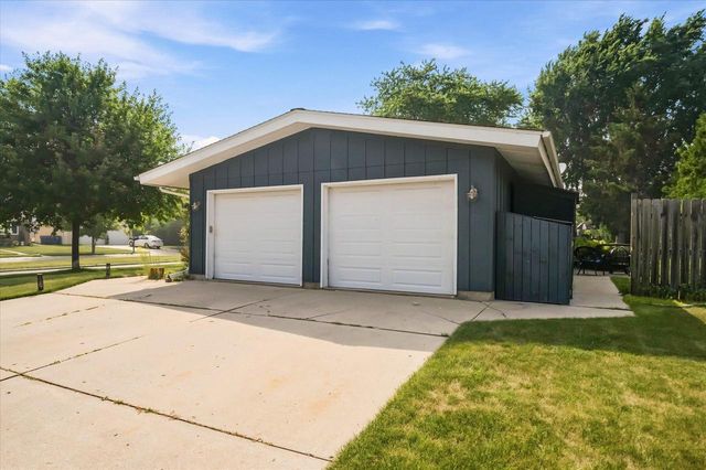 1632 Parkway DRIVE, Port Washington, WI 53074