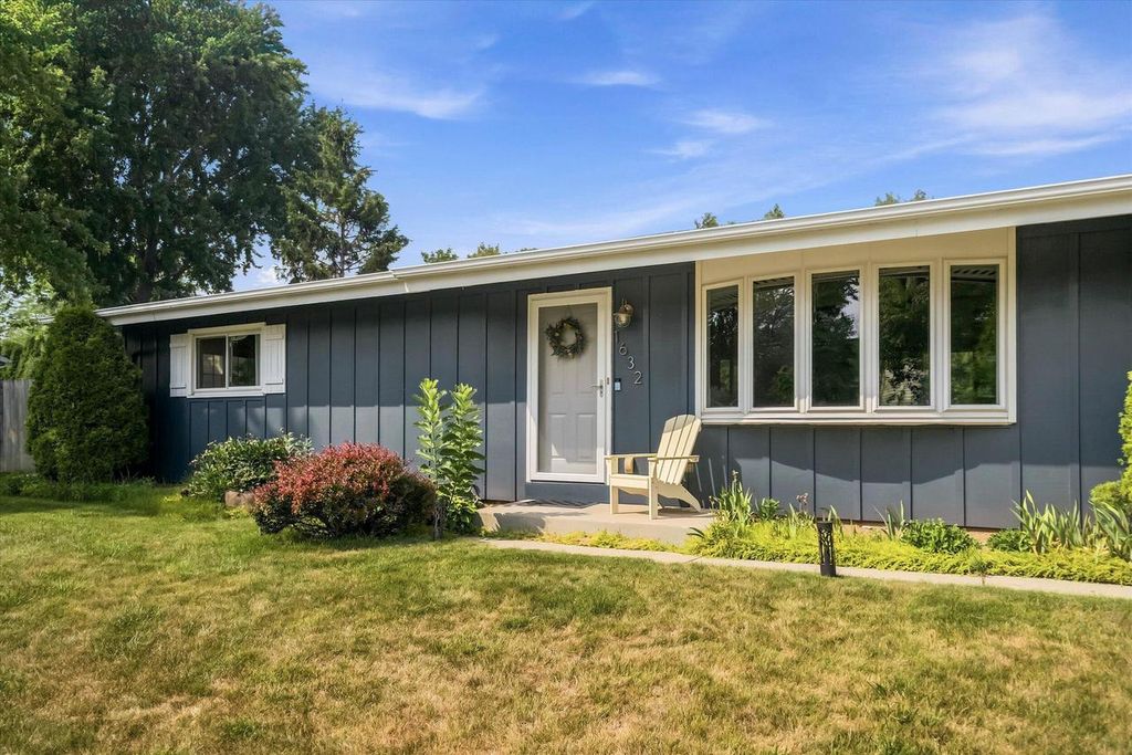 1632 Parkway DRIVE, Port Washington, WI 53074