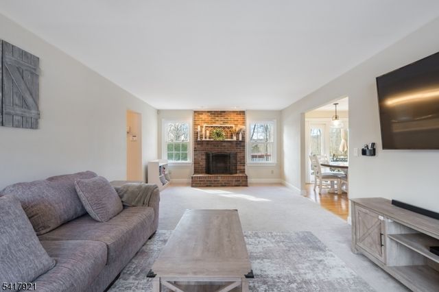 1 Radcliffe Dr, Roxbury Twp., NJ 07876