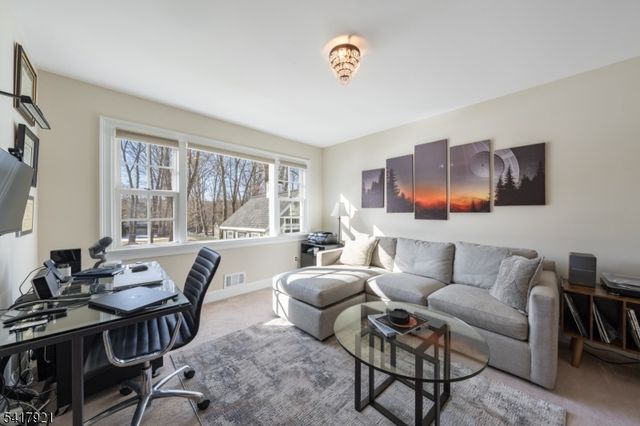 1 Radcliffe Dr, Roxbury Twp., NJ 07876