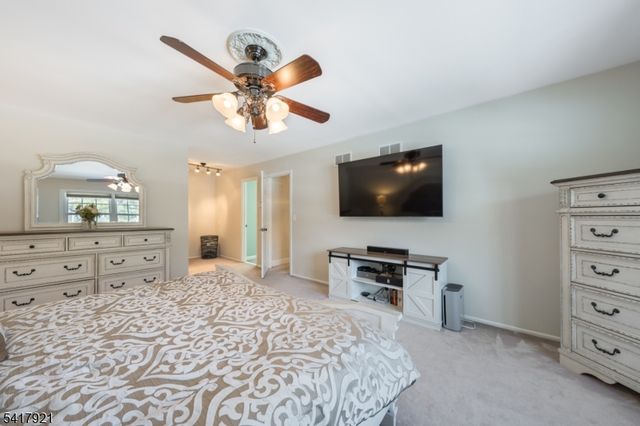 1 Radcliffe Dr, Roxbury Twp., NJ 07876