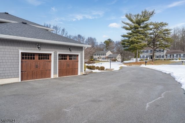 1 Radcliffe Dr, Roxbury Twp., NJ 07876