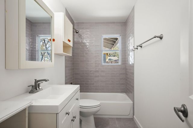 3203 South Oak DR, Austin, TX 78704