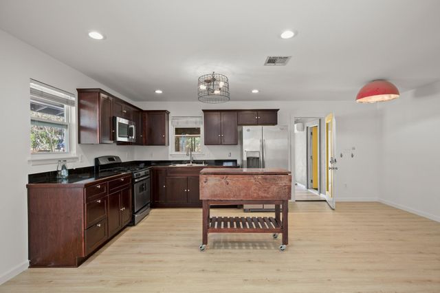 3203 South Oak DR, Austin, TX 78704