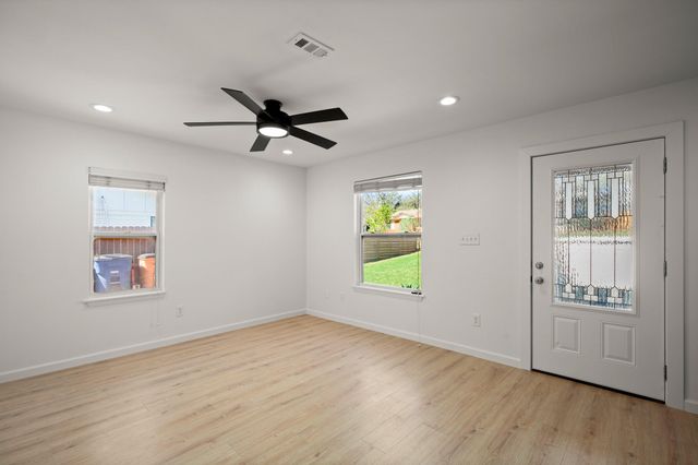 3203 South Oak DR, Austin, TX 78704