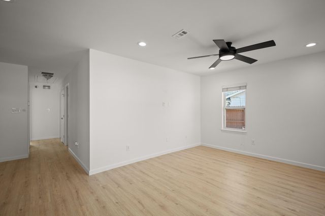 3203 South Oak DR, Austin, TX 78704