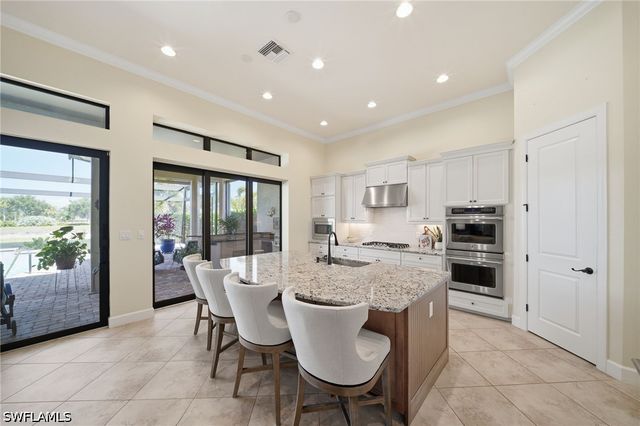 8816 Savona CT, Naples, FL 34119