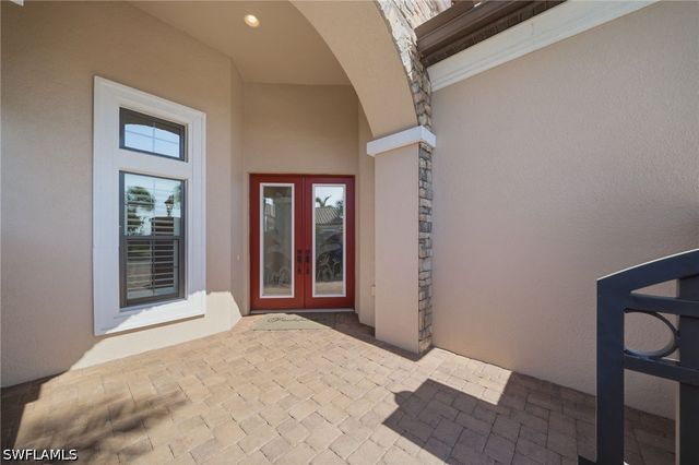 8816 Savona CT, Naples, FL 34119