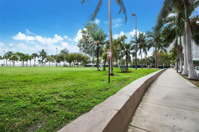 2000 N Bayshore Dr 307, Miami, FL 33137