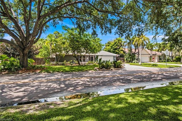 2667 River Reach DR, Naples, FL 34104