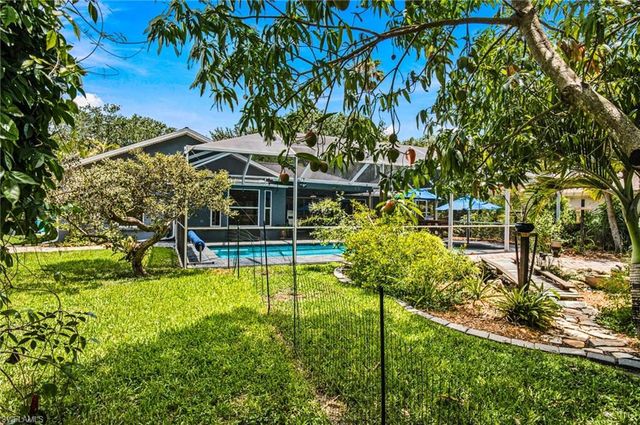2667 River Reach DR, Naples, FL 34104
