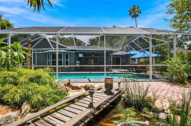 2667 River Reach DR, Naples, FL 34104
