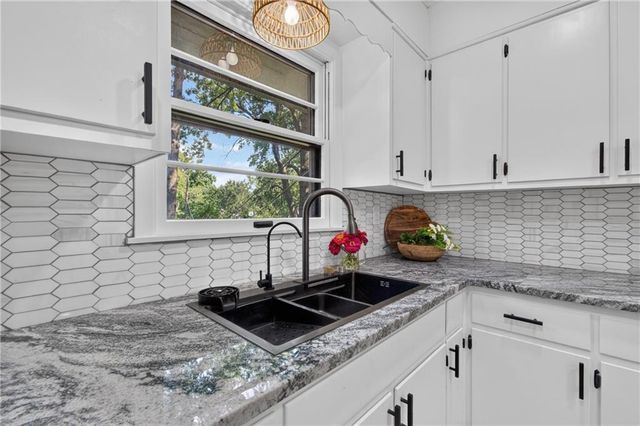 3737 N Walrond Avenue, Kansas City, MO 64117