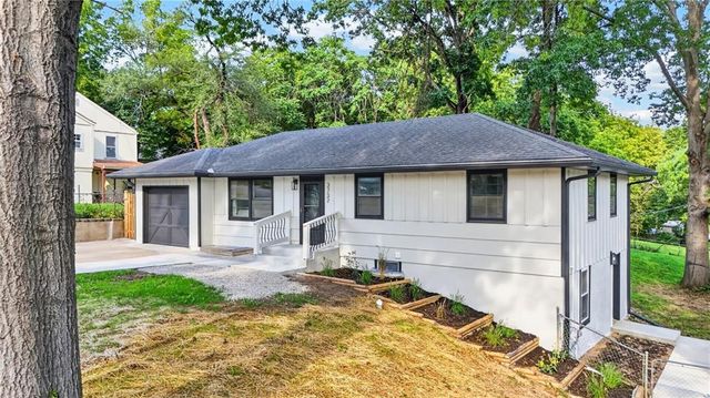 3737 N Walrond Avenue, Kansas City, MO 64117