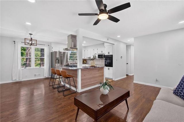 3737 N Walrond Avenue, Kansas City, MO 64117