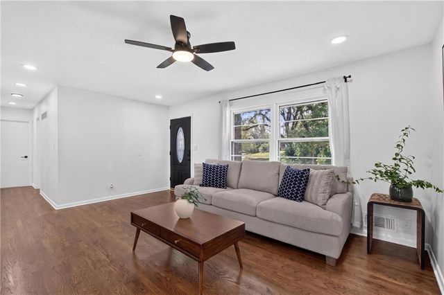 3737 N Walrond Avenue, Kansas City, MO 64117