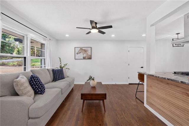3737 N Walrond Avenue, Kansas City, MO 64117