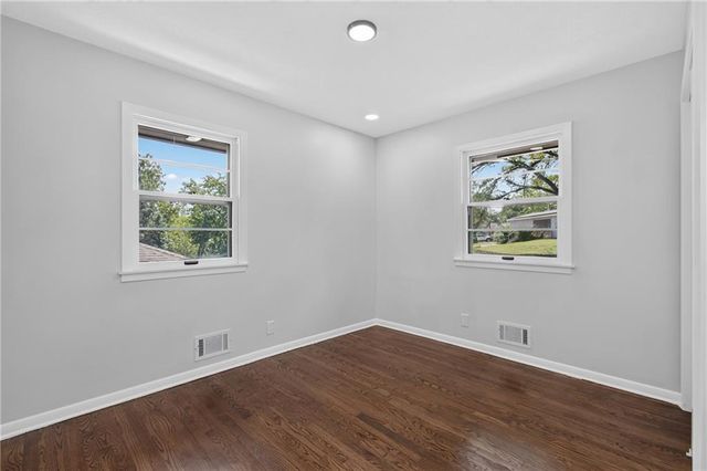 3737 N Walrond Avenue, Kansas City, MO 64117