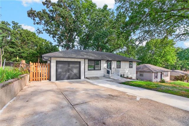 3737 N Walrond Avenue, Kansas City, MO 64117